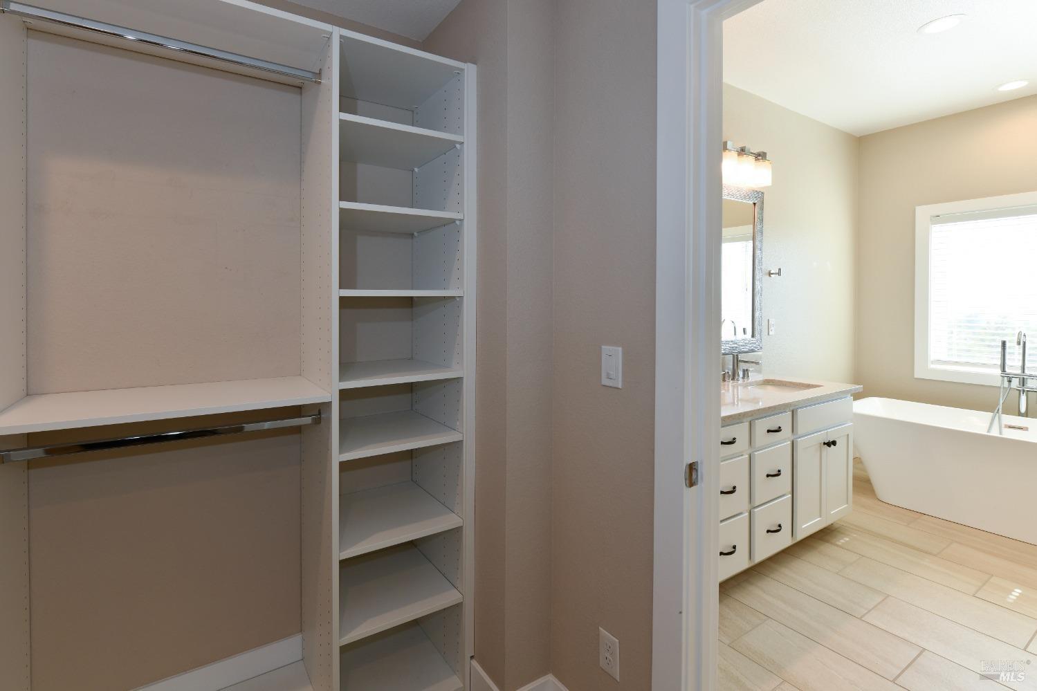 Detail Gallery Image 31 of 47 For 2051 Stonefield Ln, Santa Rosa,  CA 95403 - 3 Beds | 2/1 Baths