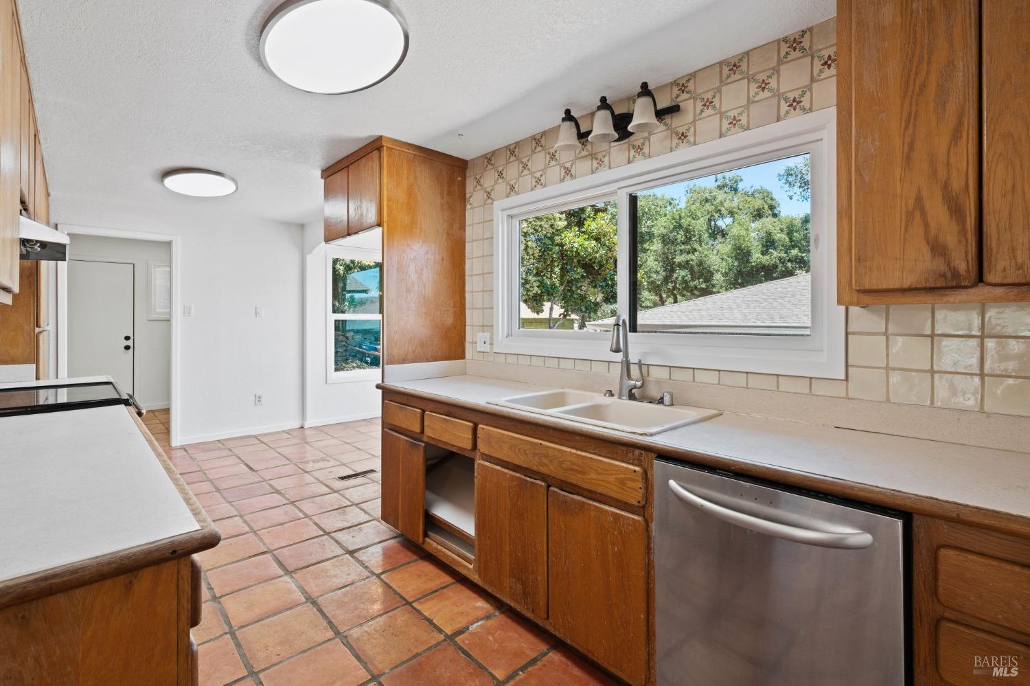 Detail Gallery Image 14 of 34 For 5917 Montecito Blvd, Santa Rosa,  CA 95409 - 3 Beds | 2 Baths