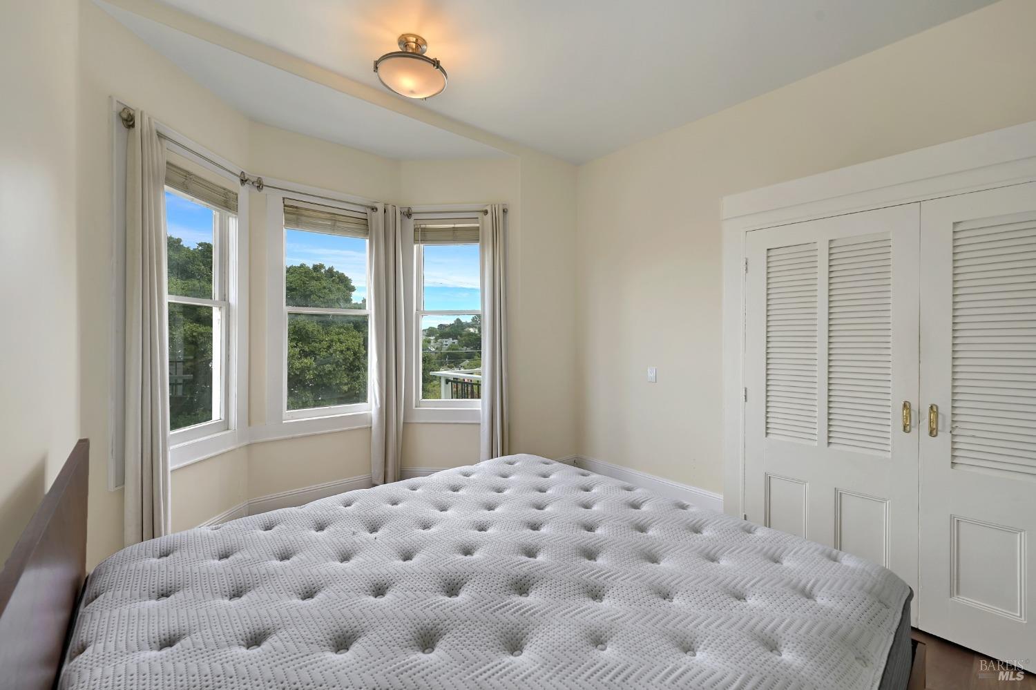 Detail Gallery Image 17 of 24 For 207 Woodward Ave #UPPER,  Sausalito,  CA 94965 - 3 Beds | 2 Baths