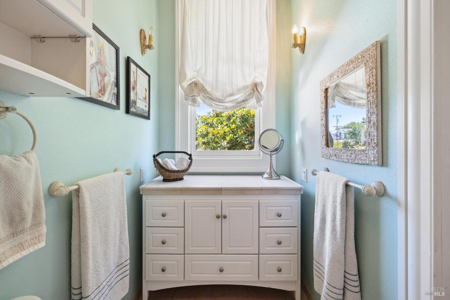 Detail Gallery Image 39 of 78 For 670 D St, Petaluma,  CA 94952 - 4 Beds | 2/1 Baths