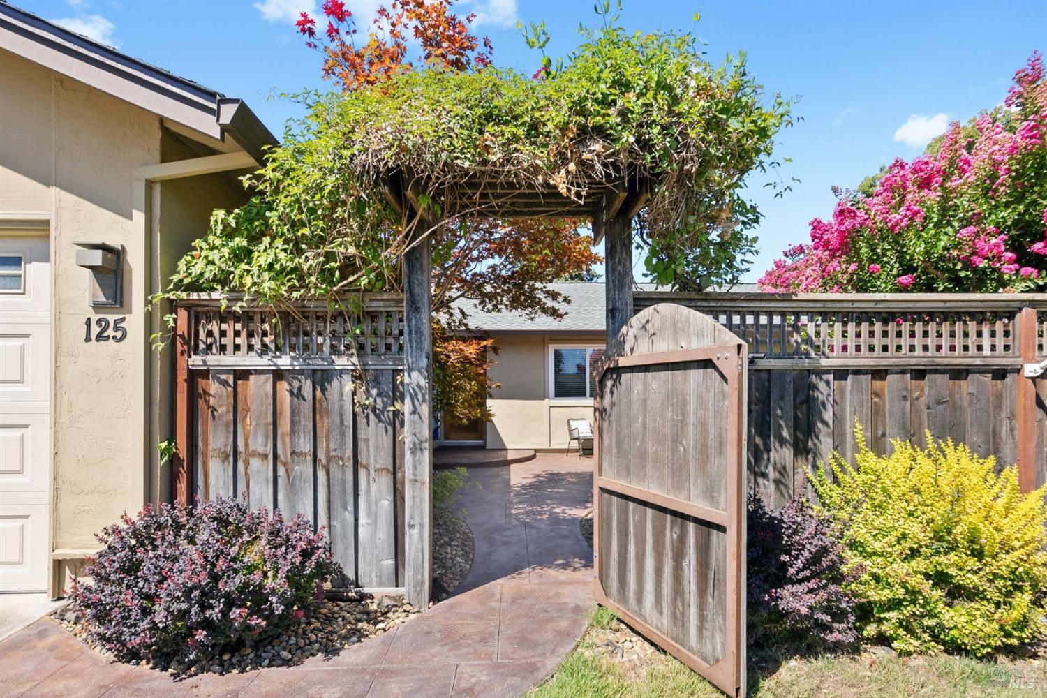 Detail Gallery Image 1 of 1 For 125 Temelec Cir, Sonoma,  CA 95476 - 2 Beds | 2 Baths