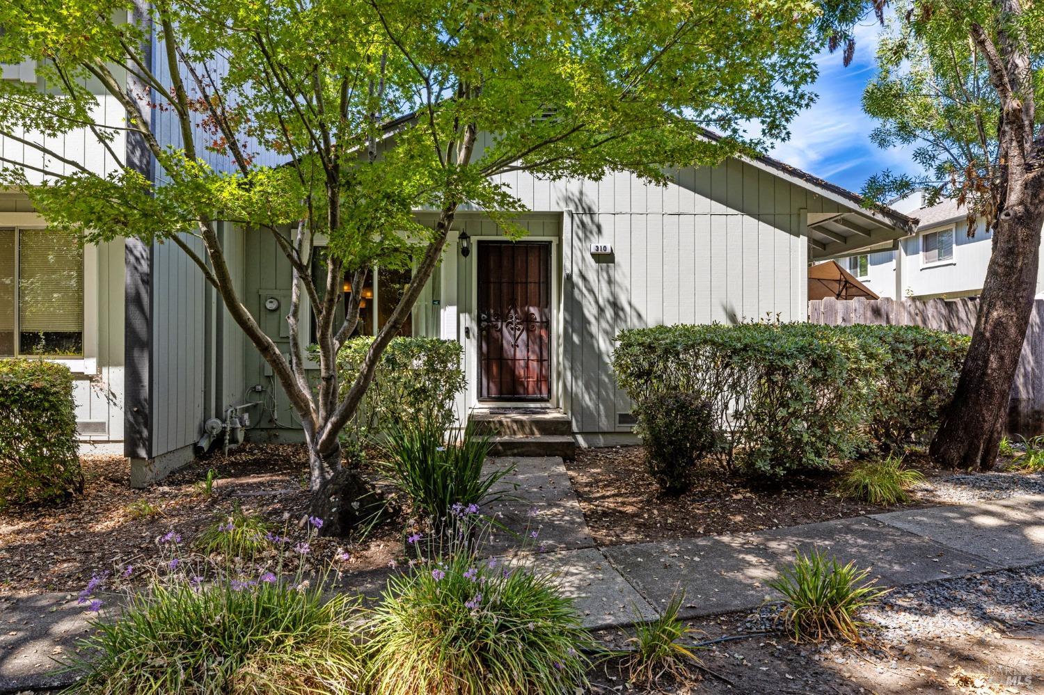 Detail Gallery Image 1 of 1 For 310 Harvest Ln, Santa Rosa,  CA 95401 - 2 Beds | 2 Baths