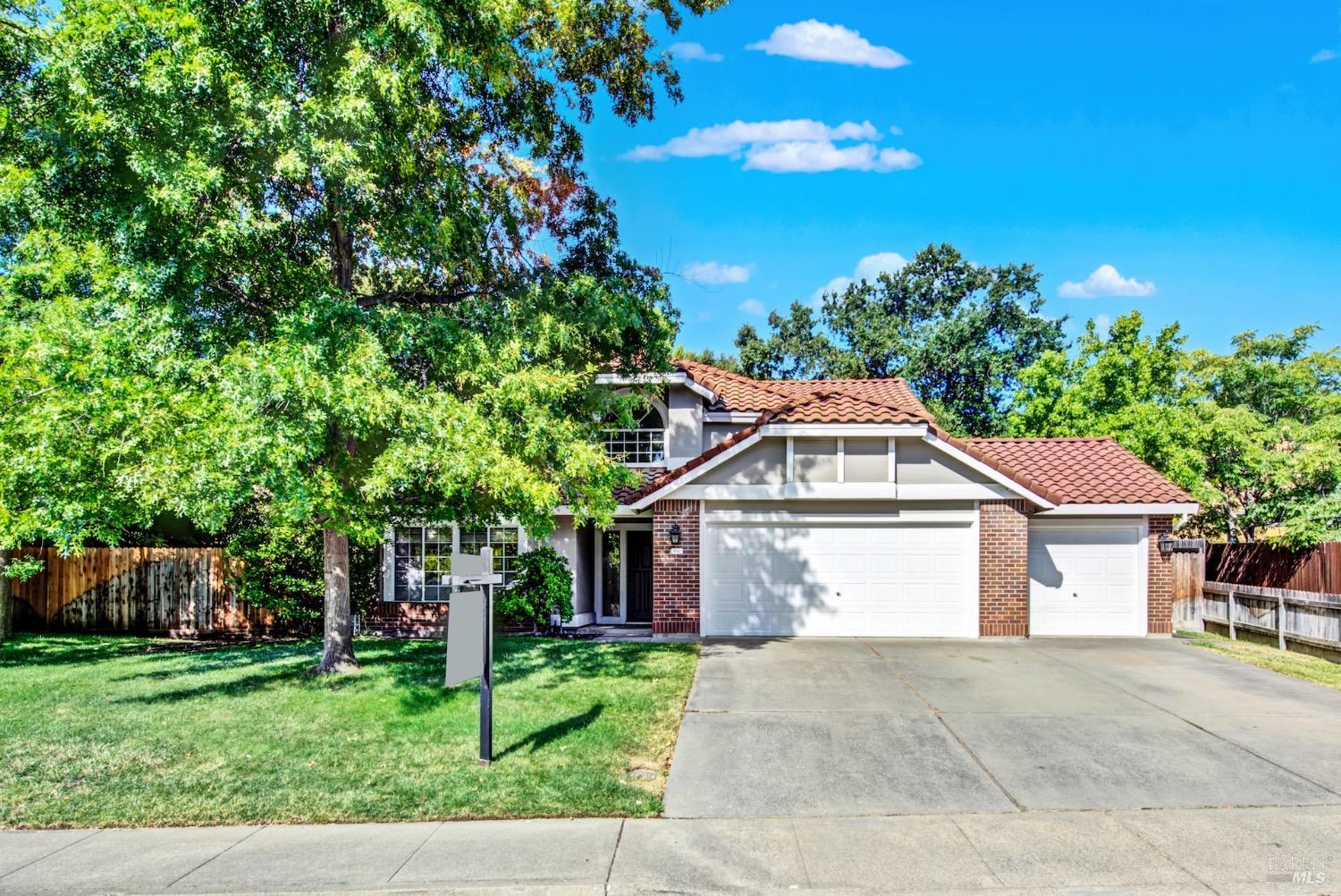 Detail Gallery Image 3 of 59 For 591 Rambleton Dr, Vacaville,  CA 95688 - 4 Beds | 3 Baths