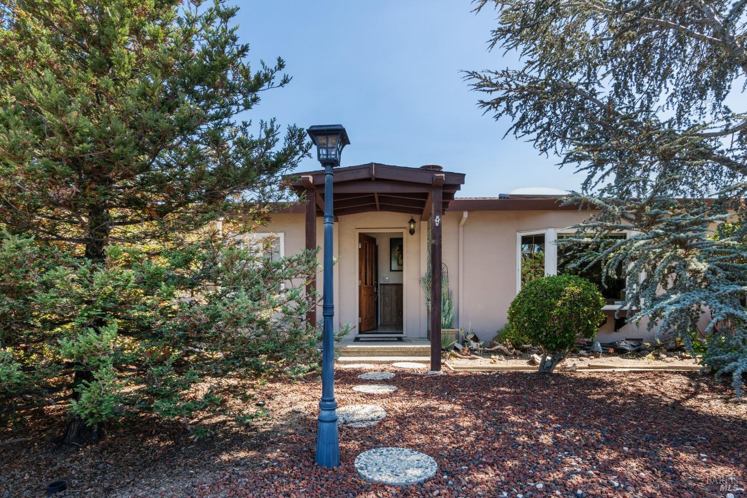 Detail Gallery Image 1 of 25 For 134 Birch Way, San Rafael,  CA 94903 - 3 Beds | 1 Baths