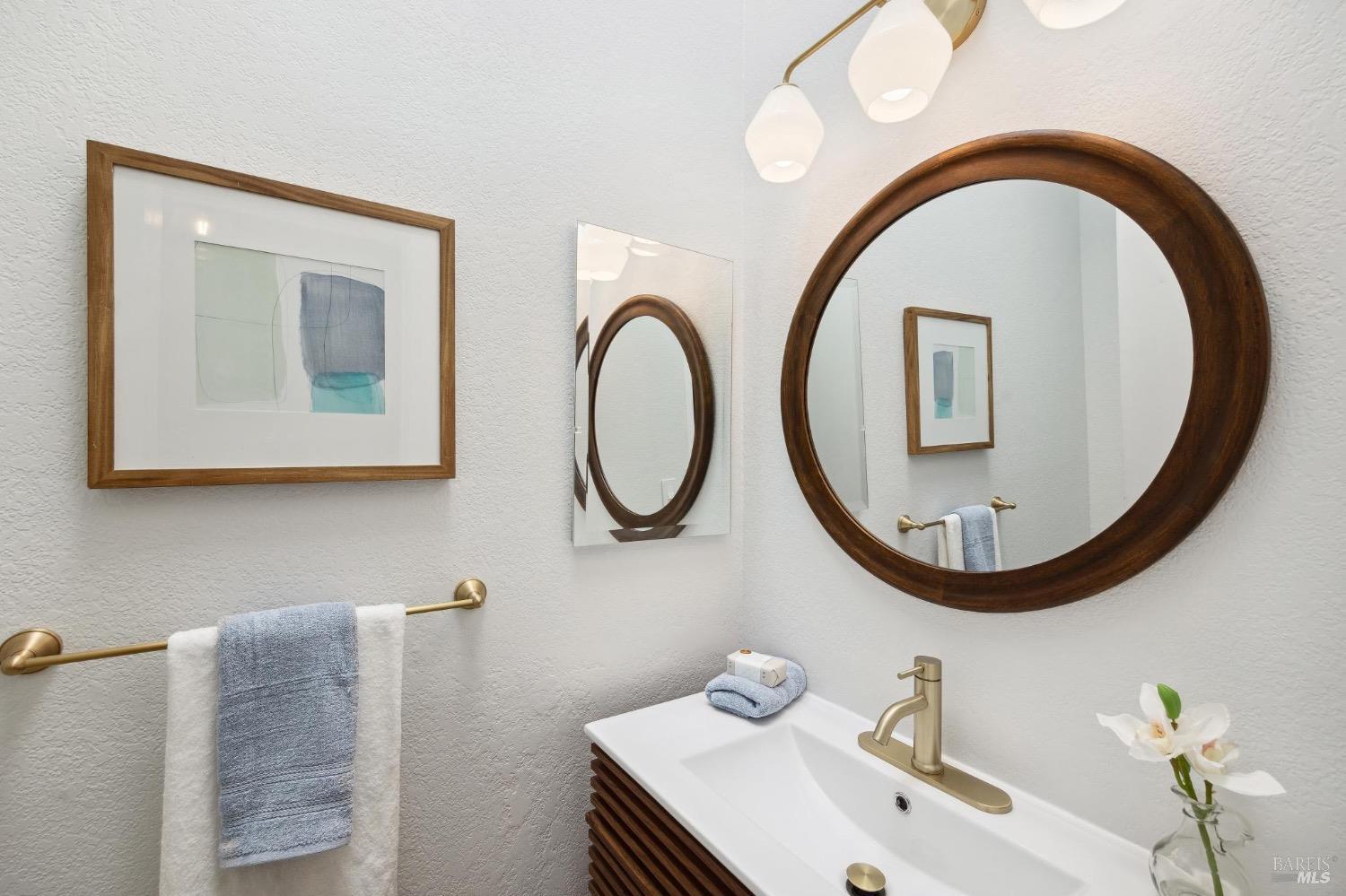 Detail Gallery Image 14 of 33 For 144 La Perdiz Ct, San Rafael,  CA 94903 - 2 Beds | 2/1 Baths