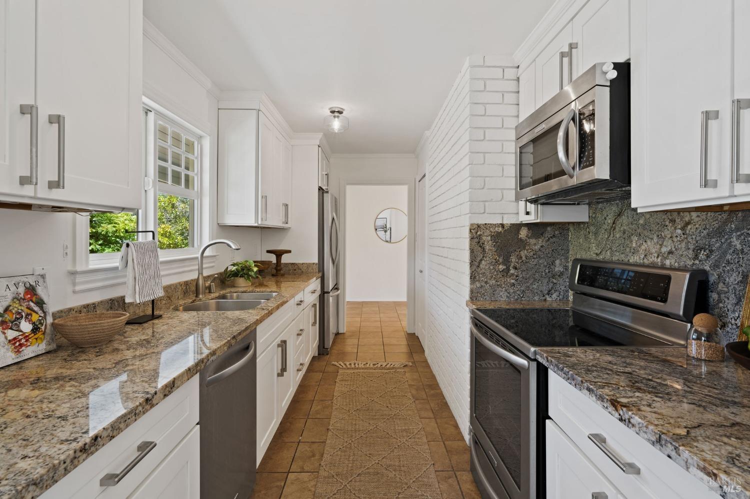 Detail Gallery Image 9 of 25 For 2376 Dominic Dr, Novato,  CA 94947 - 3 Beds | 2 Baths