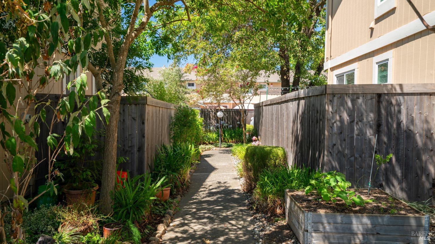 Detail Gallery Image 26 of 30 For 1448 Gold Way, Rohnert Park,  CA 94928 - 3 Beds | 1/1 Baths