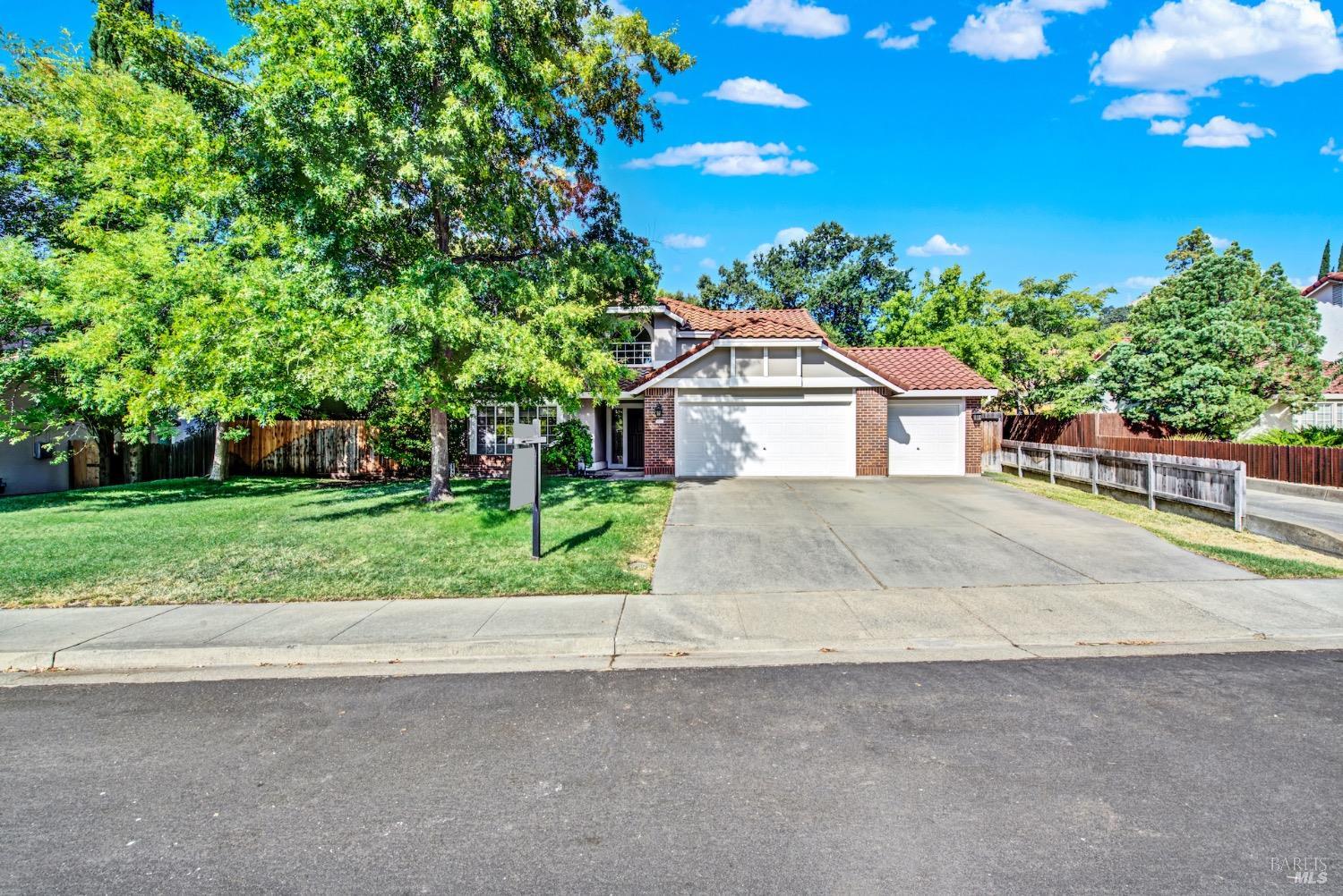 Detail Gallery Image 4 of 59 For 591 Rambleton Dr, Vacaville,  CA 95688 - 4 Beds | 3 Baths