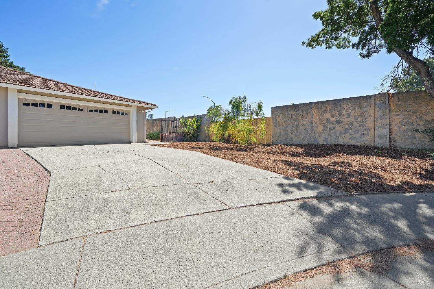 Detail Gallery Image 1 of 1 For 2100 Greenfield Dr, Fairfield,  CA 94534 - 3 Beds | 2 Baths