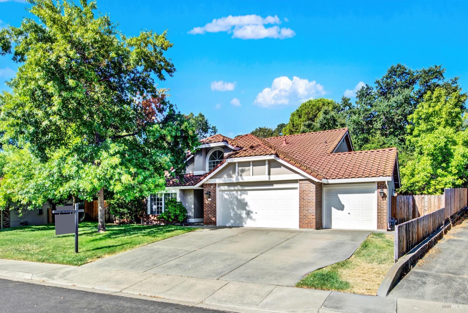 Detail Gallery Image 1 of 59 For 591 Rambleton Dr, Vacaville,  CA 95688 - 4 Beds | 3 Baths