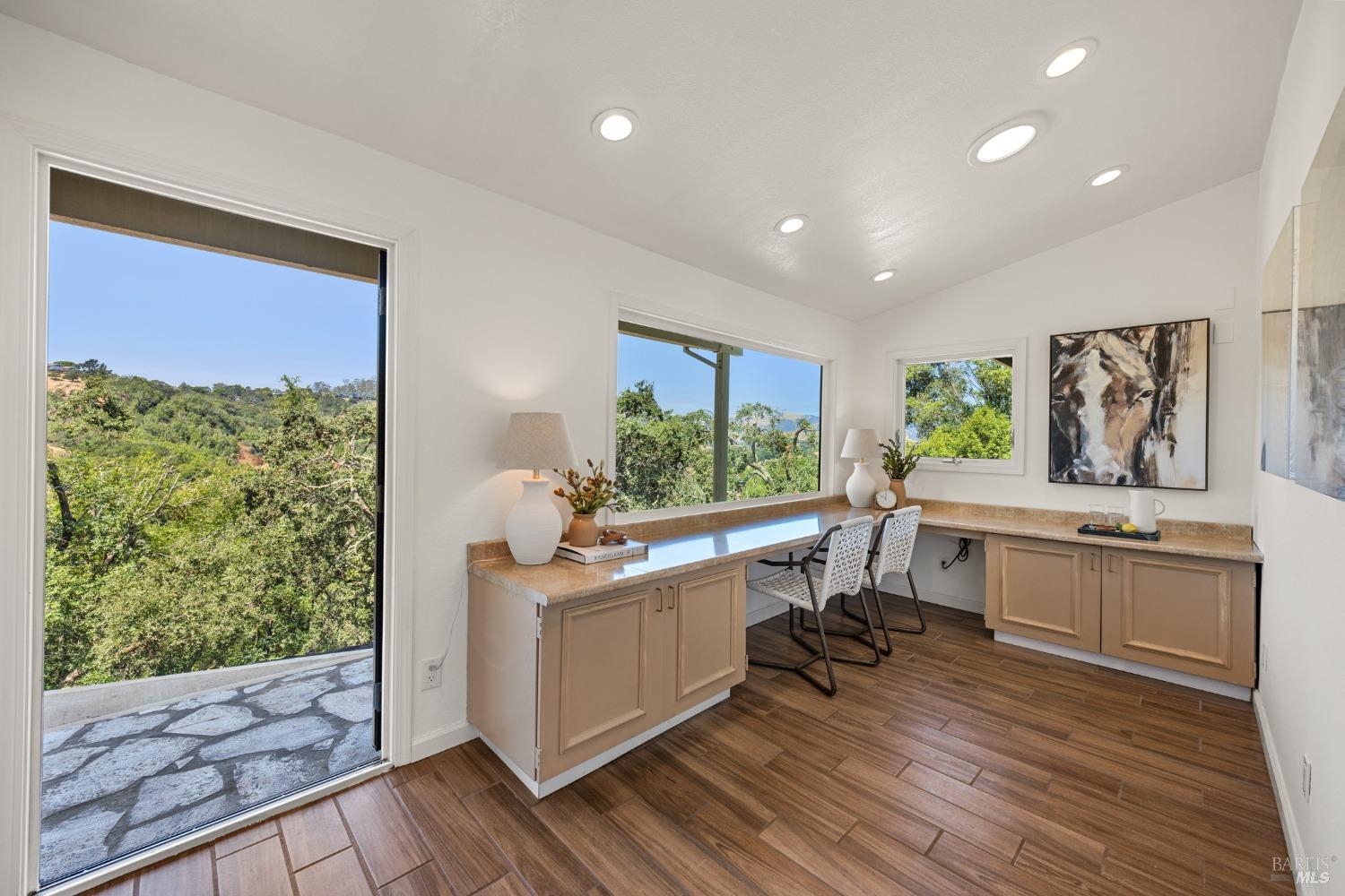 Detail Gallery Image 11 of 38 For 62 Ranch Rd, San Rafael,  CA 94903 - 3 Beds | 2/1 Baths