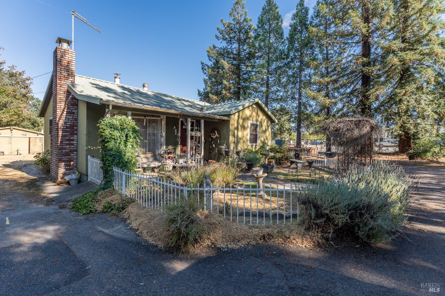 Detail Gallery Image 1 of 1 For 131 W Moore St, Ukiah,  CA 95482 - 2 Beds | 1 Baths