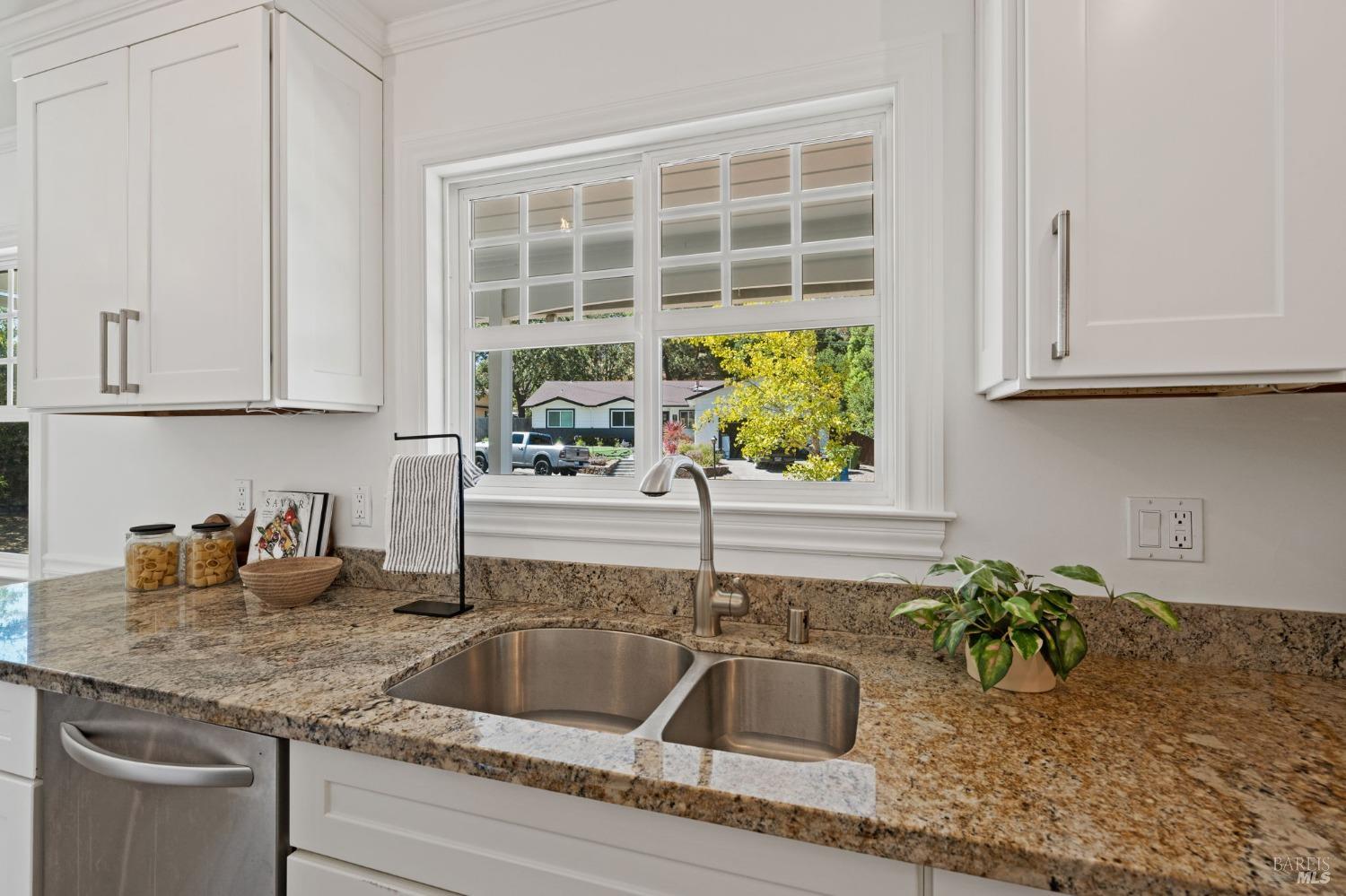 Detail Gallery Image 10 of 25 For 2376 Dominic Dr, Novato,  CA 94947 - 3 Beds | 2 Baths