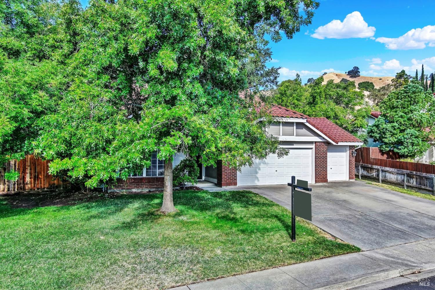 Detail Gallery Image 2 of 59 For 591 Rambleton Dr, Vacaville,  CA 95688 - 4 Beds | 3 Baths