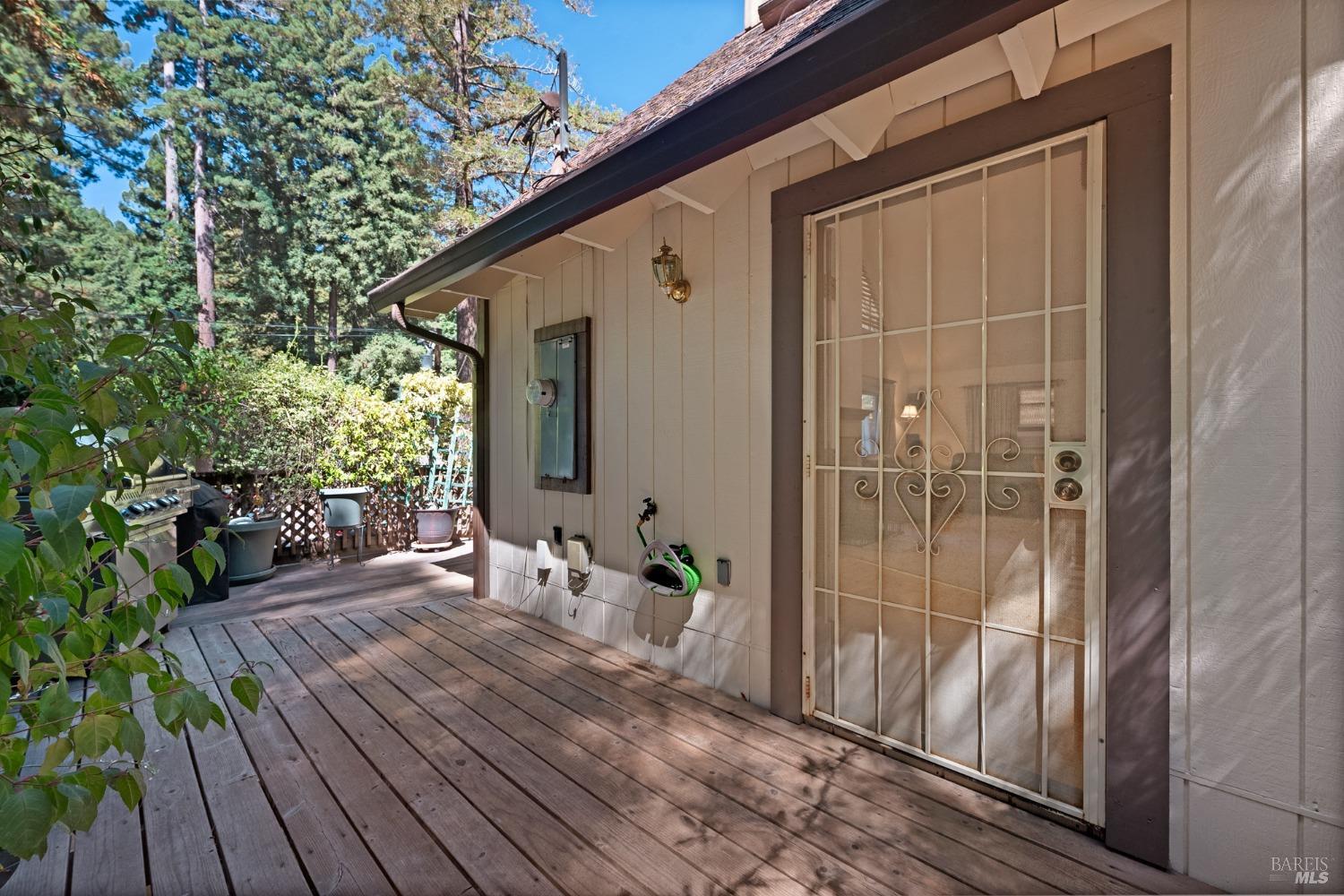 Detail Gallery Image 2 of 34 For 14529 Canyon 2 Rd, Guerneville,  CA 95446 - 3 Beds | 2 Baths