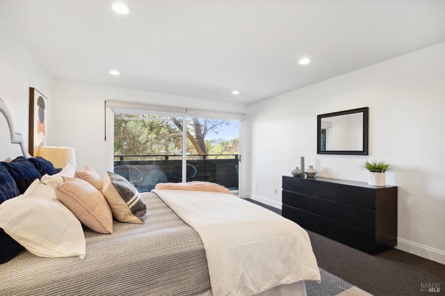 Detail Gallery Image 19 of 33 For 144 La Perdiz Ct, San Rafael,  CA 94903 - 2 Beds | 2/1 Baths