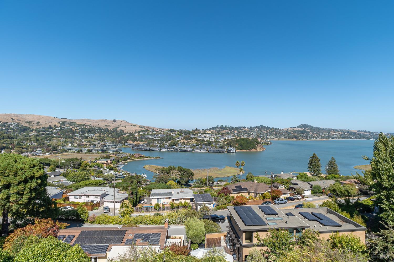 Detail Gallery Image 33 of 59 For 247 Reed Blvd, Mill Valley,  CA 94941 - 5 Beds | 4/1 Baths