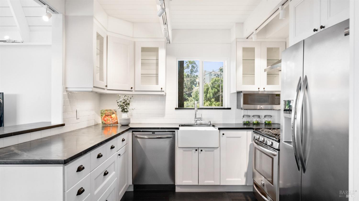 Detail Gallery Image 7 of 43 For 1212 Lattie Ln, Mill Valley,  CA 94941 - 3 Beds | 2 Baths