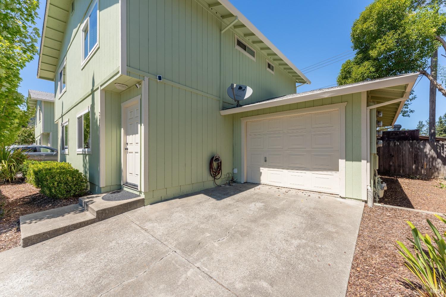 Detail Gallery Image 2 of 17 For 211 Main Cir, Ukiah,  CA 95482 - 2 Beds | 2 Baths