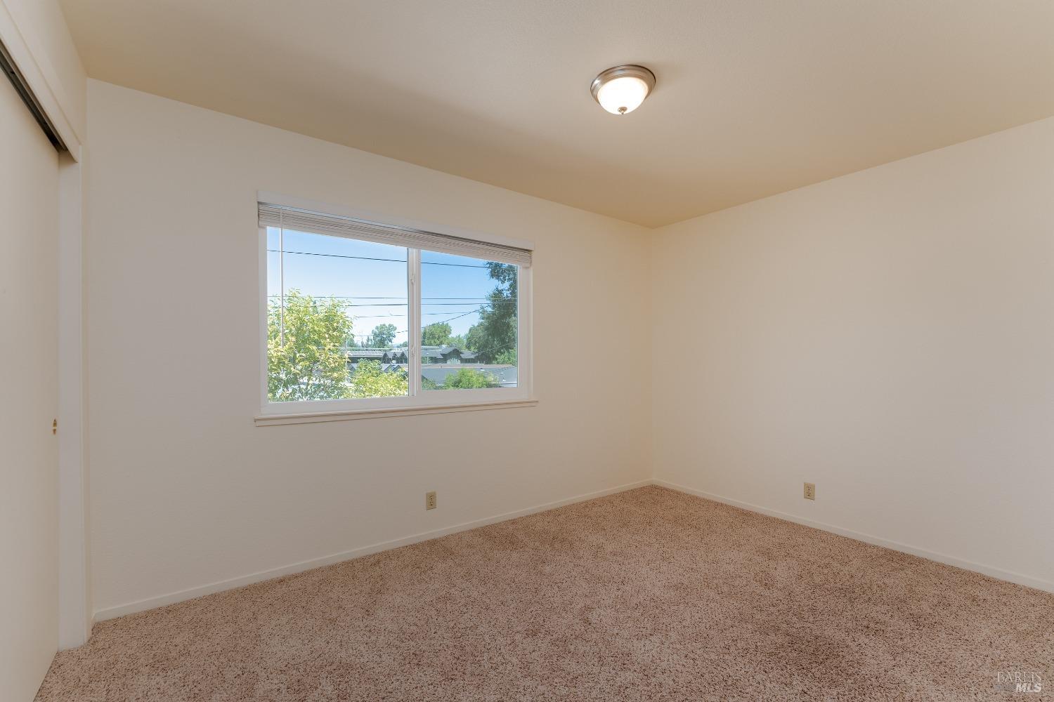 Detail Gallery Image 12 of 17 For 211 Main Cir, Ukiah,  CA 95482 - 2 Beds | 2 Baths