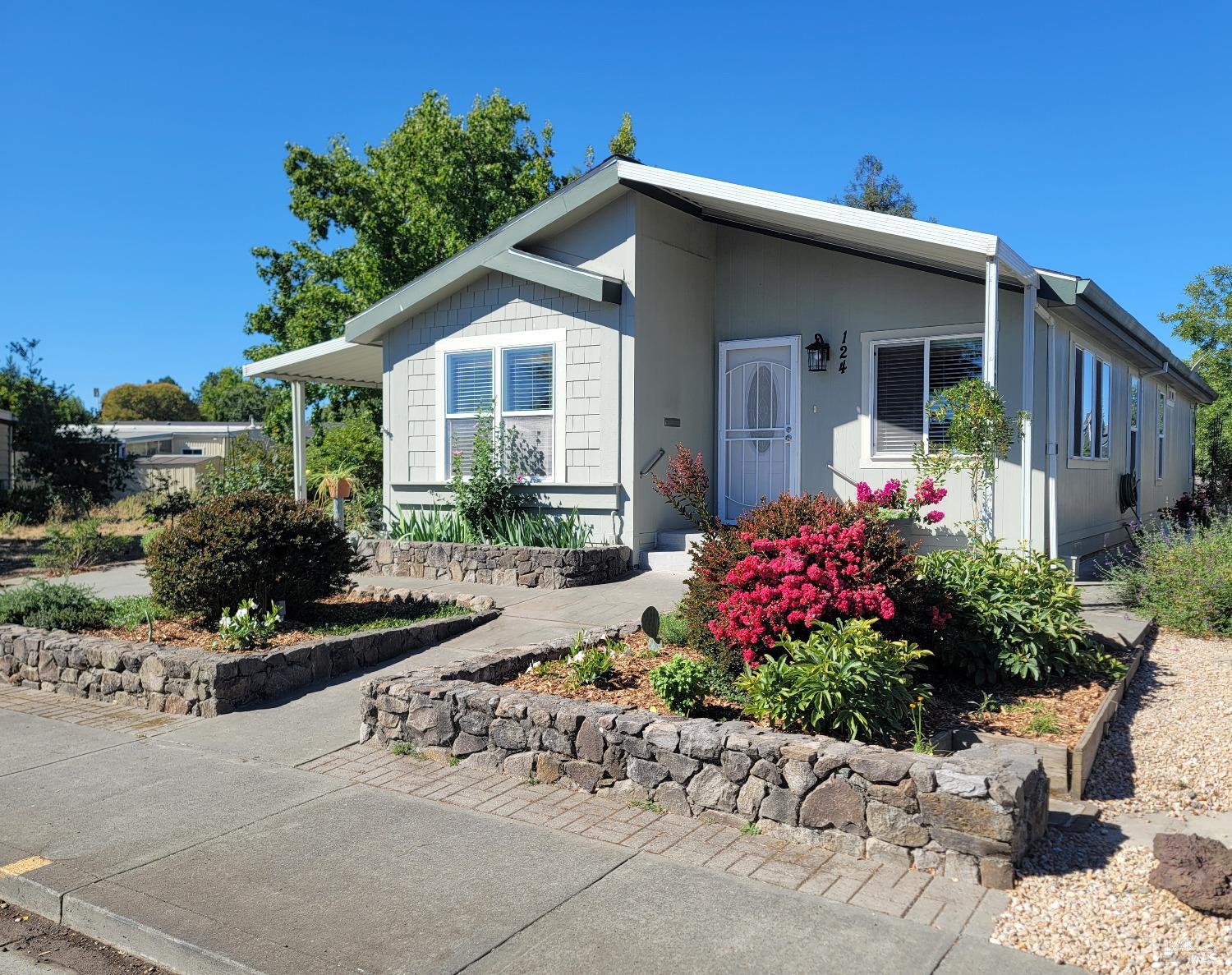 Detail Gallery Image 1 of 1 For 124 Westgate Cir, Santa Rosa,  CA 95401 - 2 Beds | 2/1 Baths