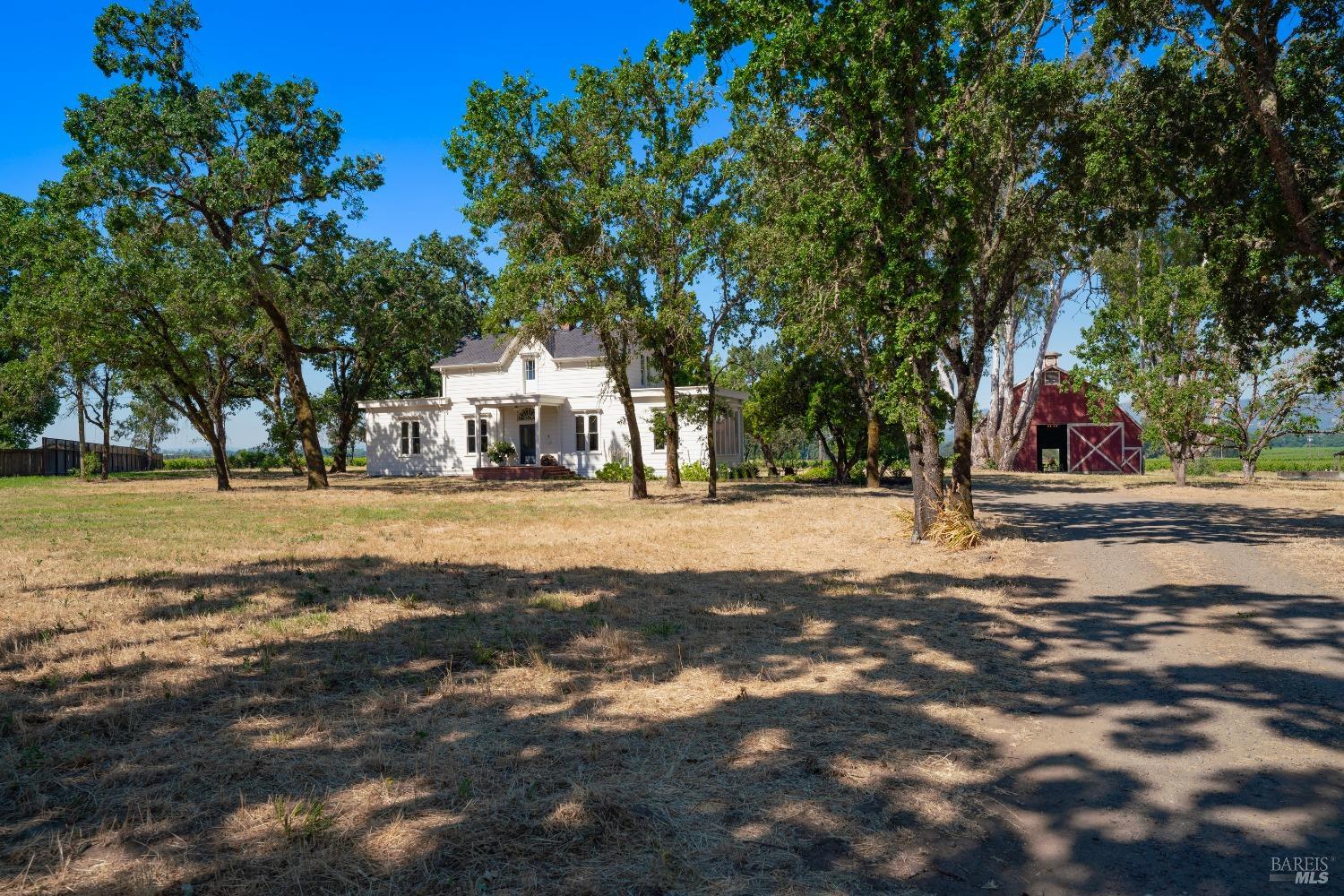 Detail Gallery Image 2 of 43 For 11971 Old Redwood Hwy, Healdsburg,  CA 95448 - 3 Beds | 2/1 Baths