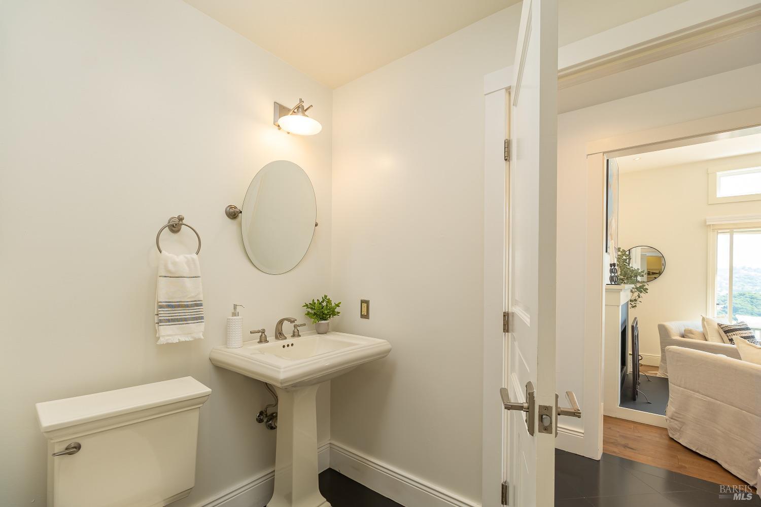 Detail Gallery Image 23 of 59 For 247 Reed Blvd, Mill Valley,  CA 94941 - 5 Beds | 4/1 Baths