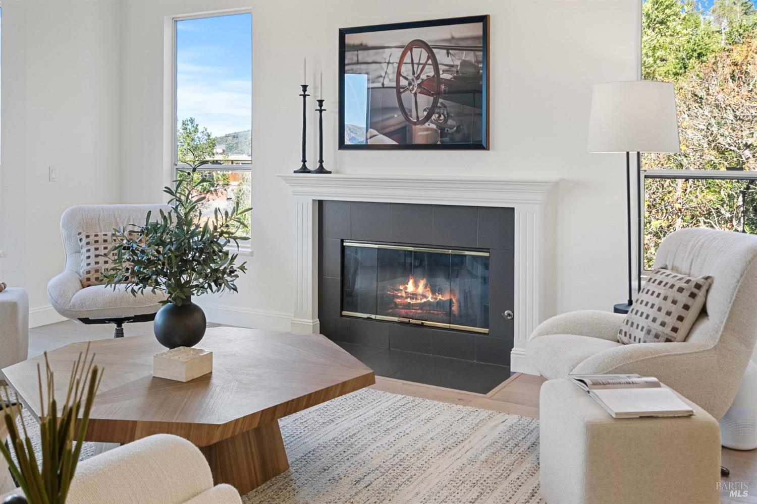 Detail Gallery Image 7 of 57 For 25 Red Rock Way, San Rafael,  CA 94903 - 3 Beds | 2/1 Baths