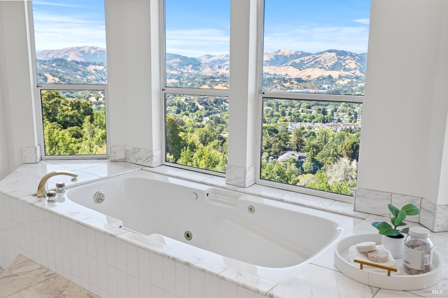 Detail Gallery Image 34 of 57 For 25 Red Rock Way, San Rafael,  CA 94903 - 3 Beds | 2/1 Baths