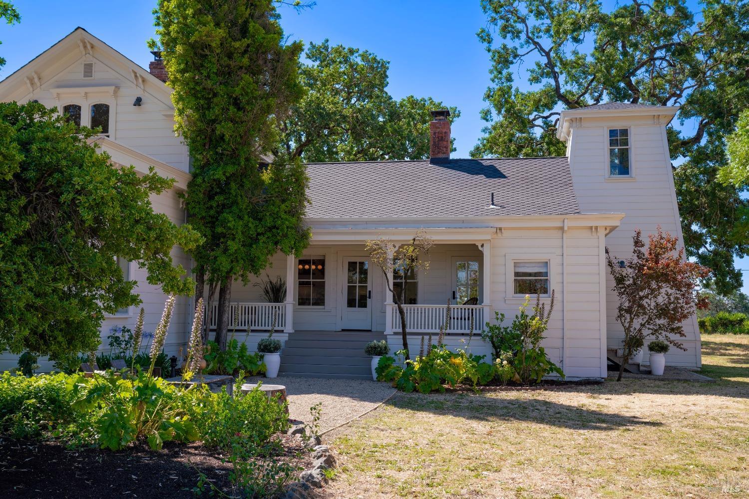 Detail Gallery Image 3 of 43 For 11971 Old Redwood Hwy, Healdsburg,  CA 95448 - 3 Beds | 2/1 Baths