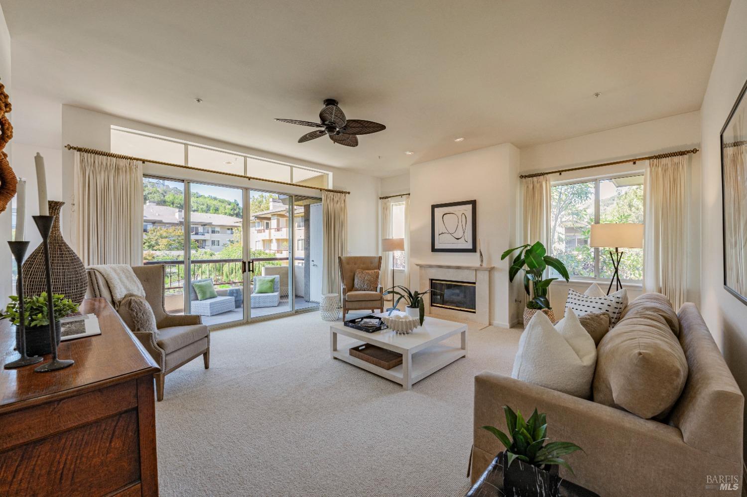 Detail Gallery Image 3 of 17 For 300 Deer Valley Rd 3k,  San Rafael,  CA 94903 - 2 Beds | 2 Baths