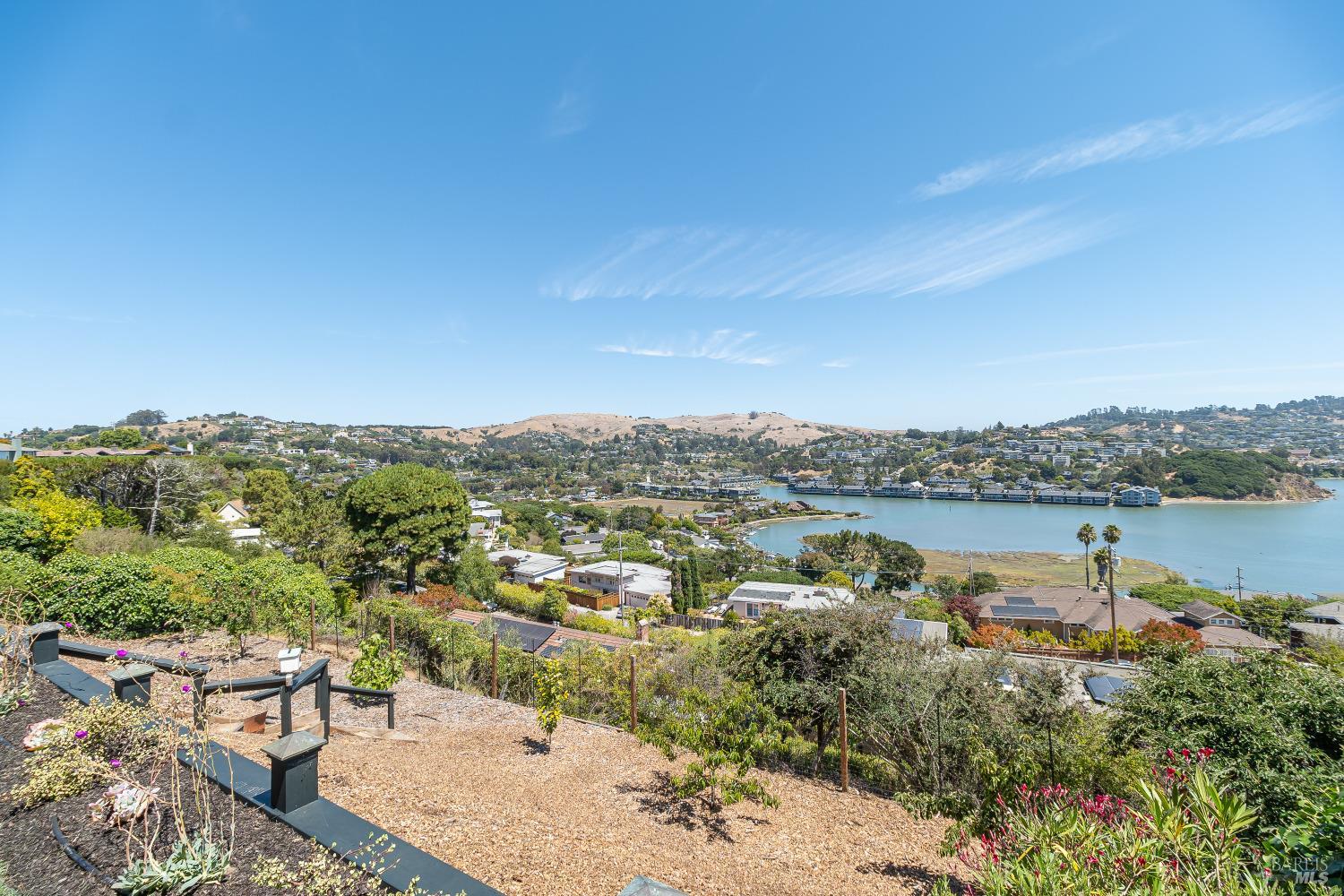 Detail Gallery Image 32 of 59 For 247 Reed Blvd, Mill Valley,  CA 94941 - 5 Beds | 4/1 Baths