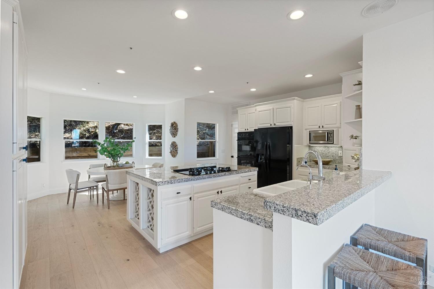 Detail Gallery Image 15 of 57 For 25 Red Rock Way, San Rafael,  CA 94903 - 3 Beds | 2/1 Baths