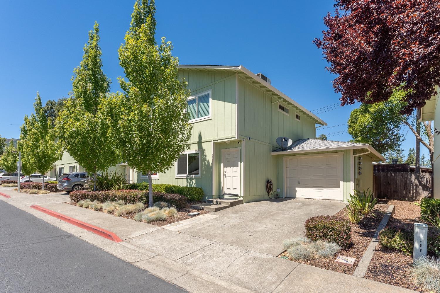 Detail Gallery Image 1 of 17 For 211 Main Cir, Ukiah,  CA 95482 - 2 Beds | 2 Baths