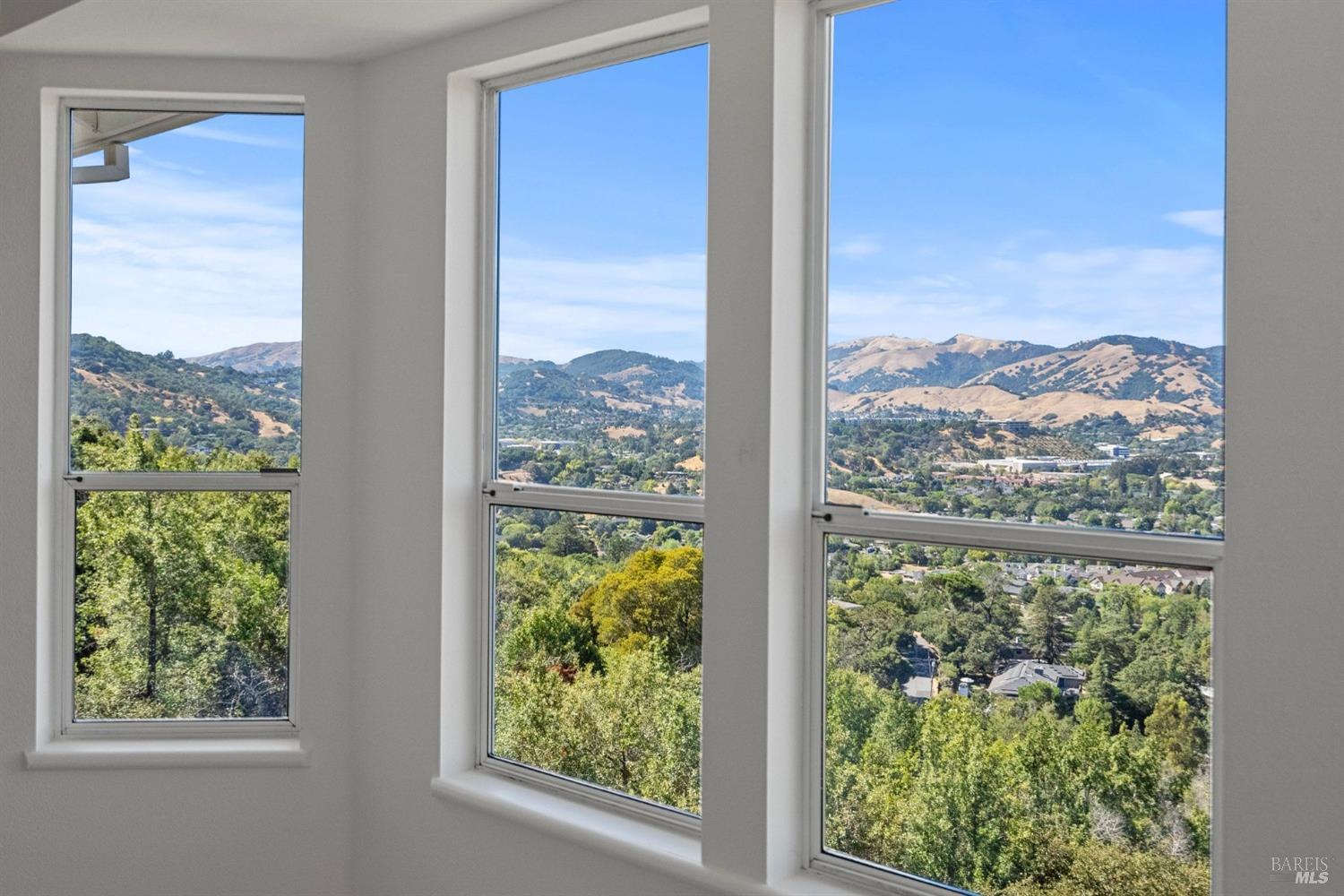 Detail Gallery Image 27 of 57 For 25 Red Rock Way, San Rafael,  CA 94903 - 3 Beds | 2/1 Baths