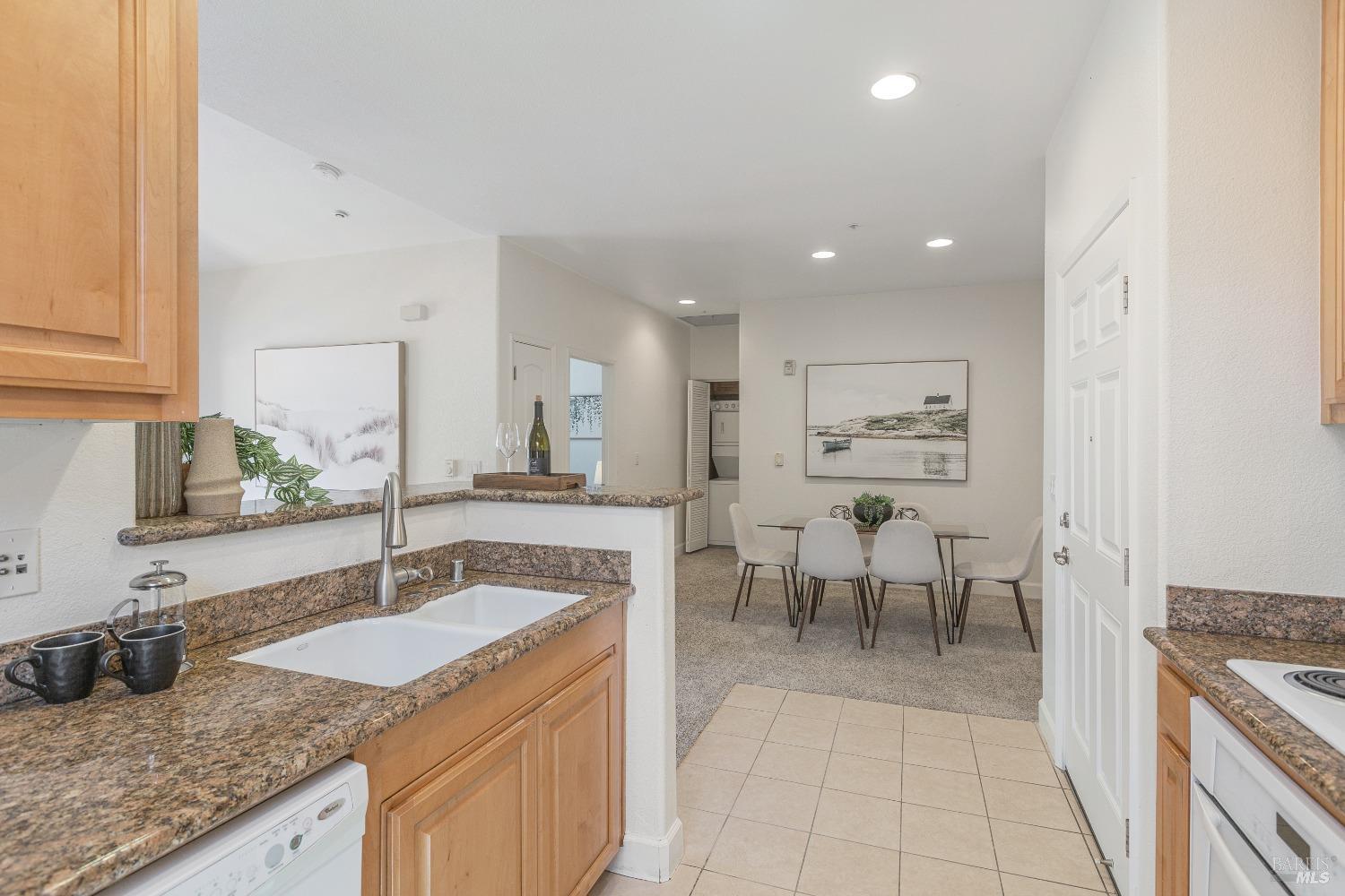 Detail Gallery Image 7 of 19 For 401 North Ave #309,  San Rafael,  CA 94903 - 1 Beds | 1 Baths