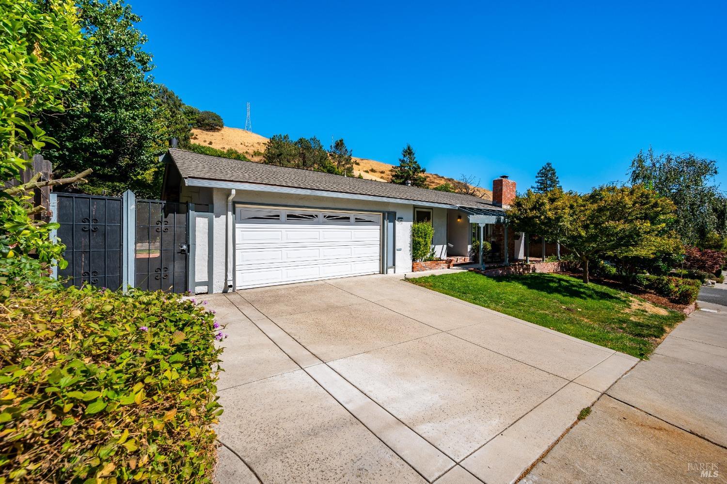 Detail Gallery Image 1 of 1 For 2910 Doidge Ave, Pinole,  CA 94564 - 4 Beds | 2 Baths