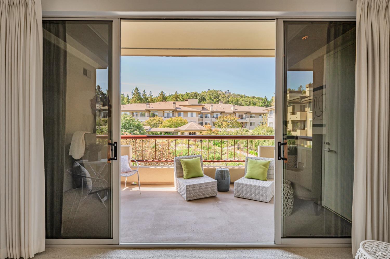 Detail Gallery Image 13 of 17 For 300 Deer Valley Rd 3k,  San Rafael,  CA 94903 - 2 Beds | 2 Baths