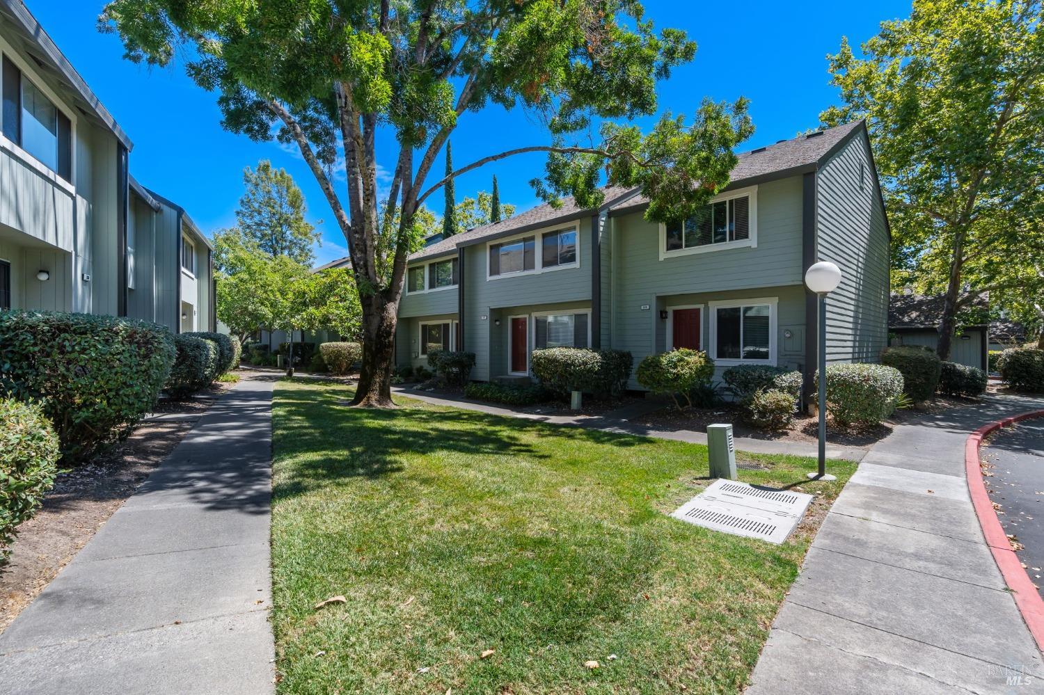 Detail Gallery Image 6 of 35 For 332 Harvest Ln, Santa Rosa,  CA 95401 - 3 Beds | 2/1 Baths