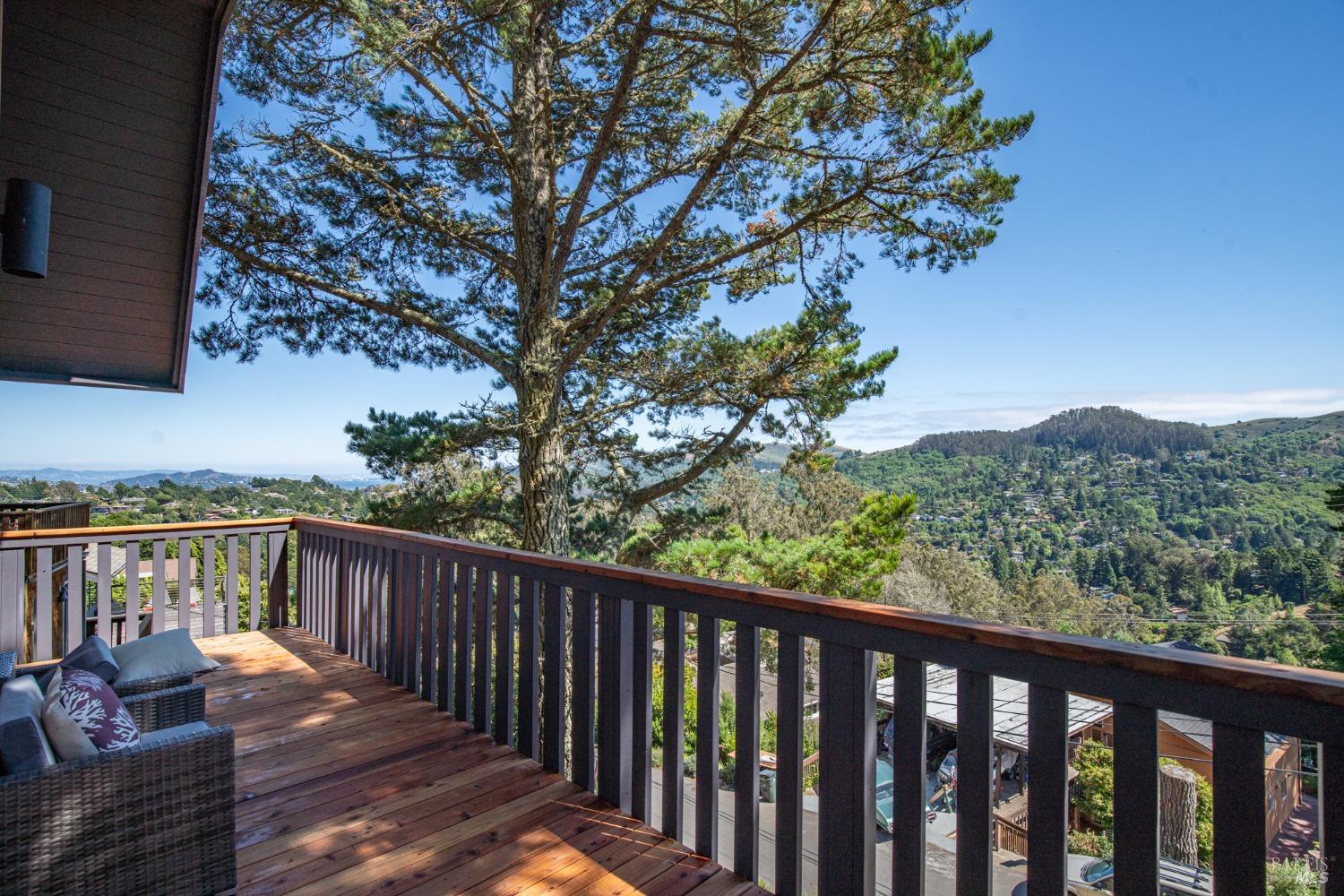 Detail Gallery Image 2 of 43 For 1212 Lattie Ln, Mill Valley,  CA 94941 - 3 Beds | 2 Baths