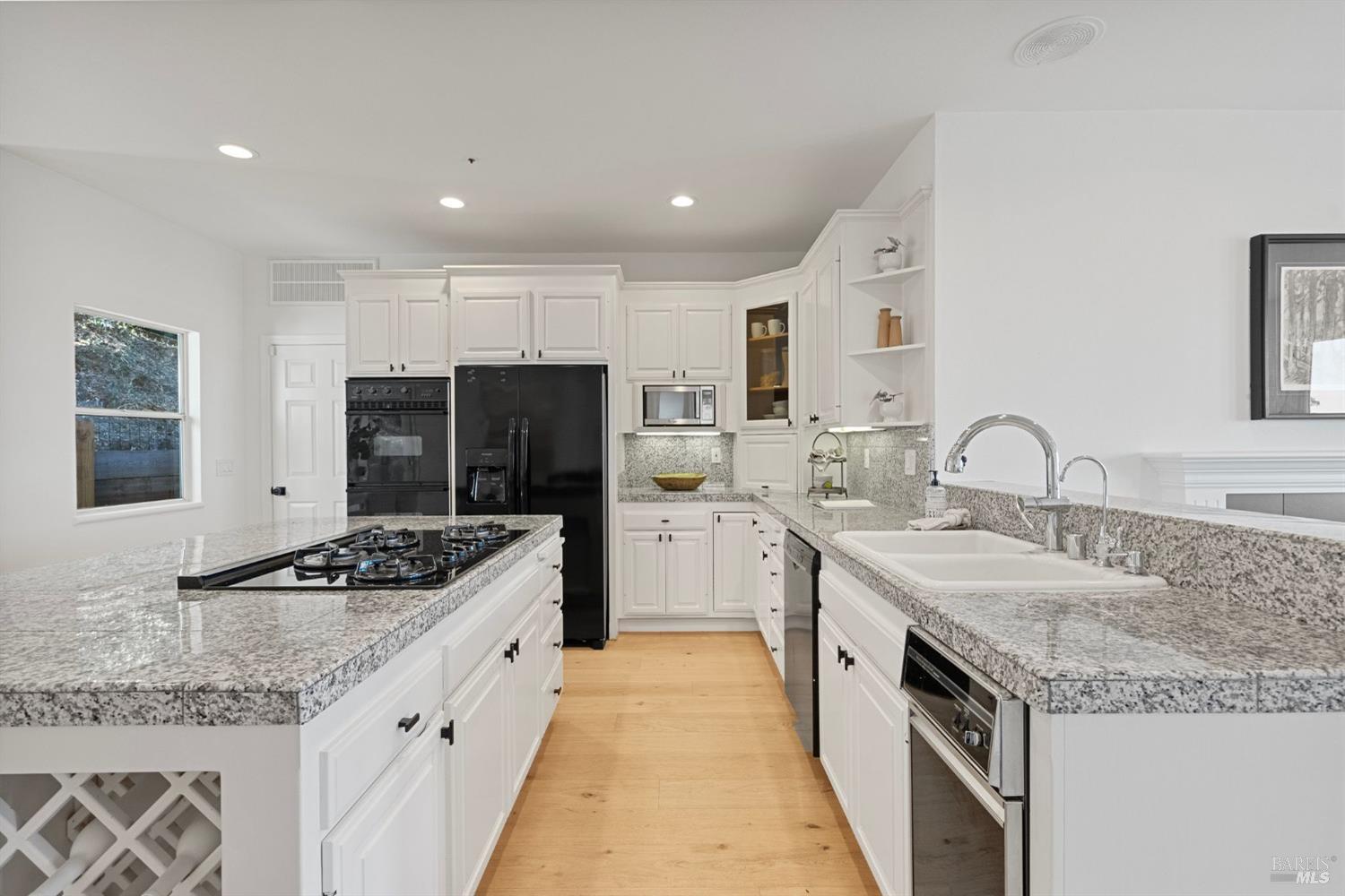 Detail Gallery Image 14 of 57 For 25 Red Rock Way, San Rafael,  CA 94903 - 3 Beds | 2/1 Baths