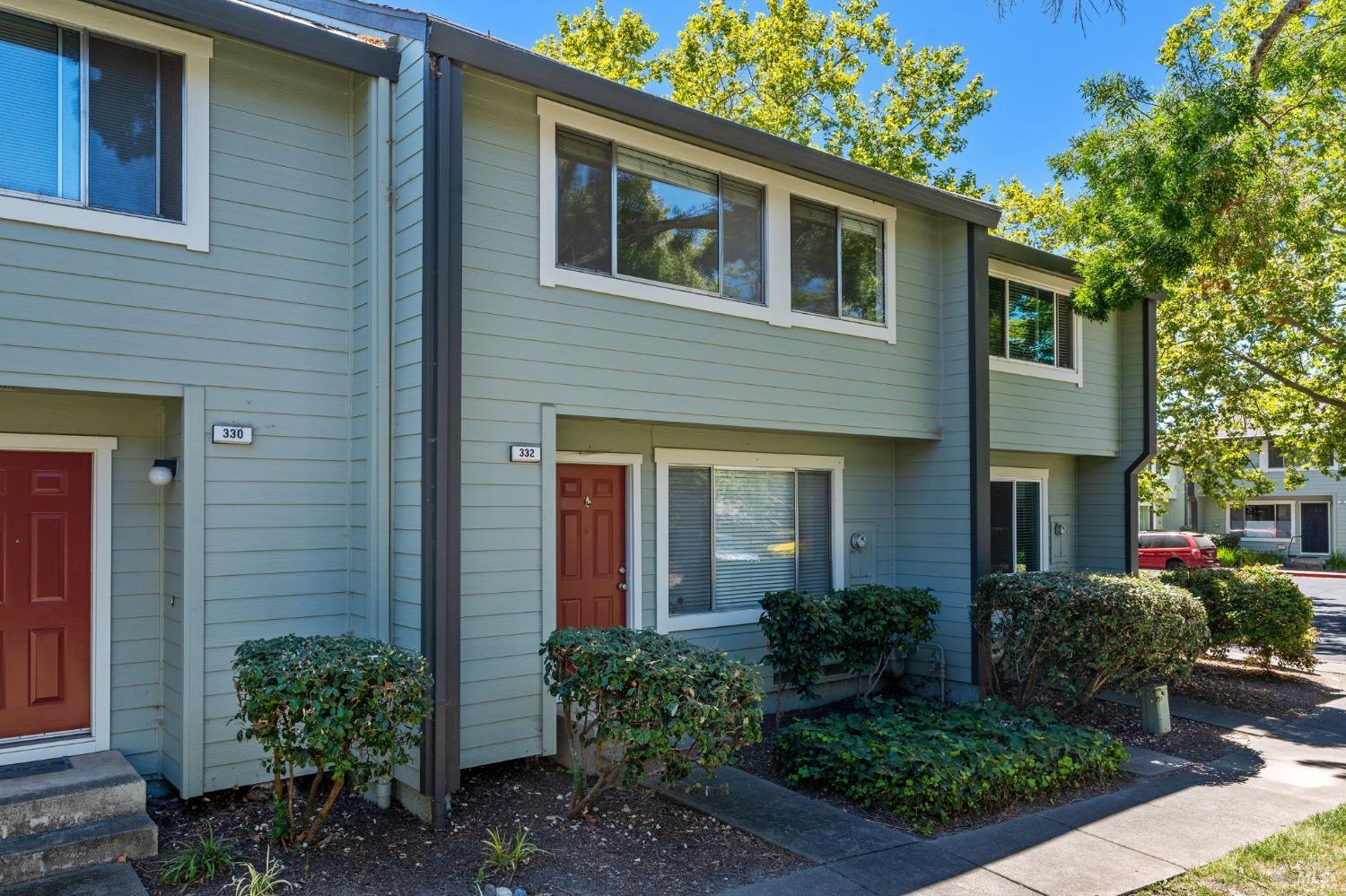 Detail Gallery Image 3 of 35 For 332 Harvest Ln, Santa Rosa,  CA 95401 - 3 Beds | 2/1 Baths