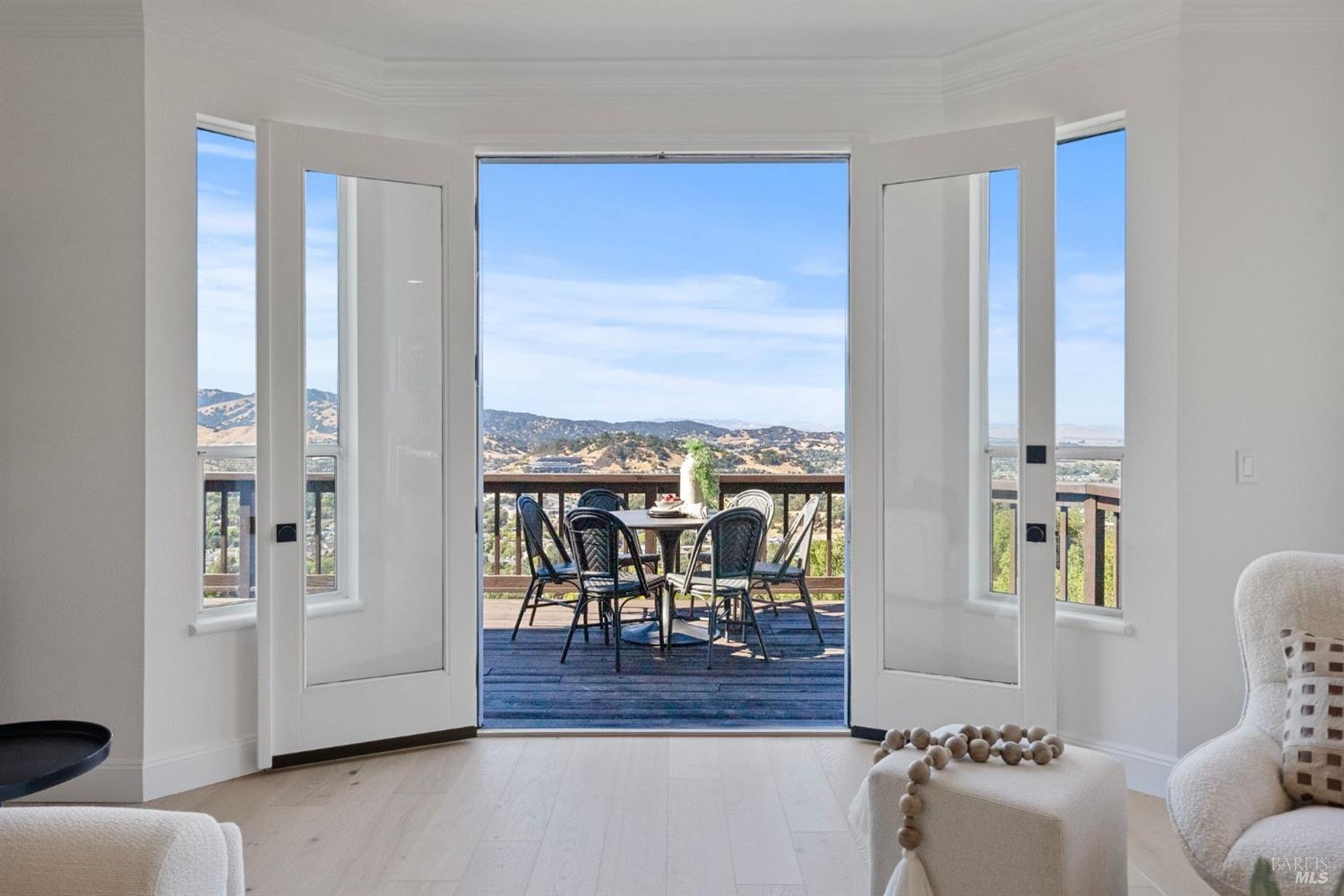 Detail Gallery Image 1 of 57 For 25 Red Rock Way, San Rafael,  CA 94903 - 3 Beds | 2/1 Baths