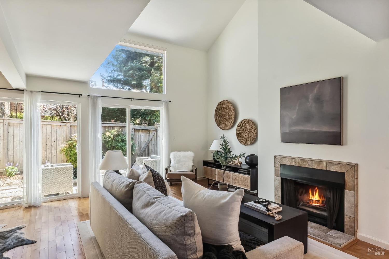 Detail Gallery Image 1 of 1 For 305 Springside Way, Mill Valley,  CA 94941 - 2 Beds | 1/1 Baths