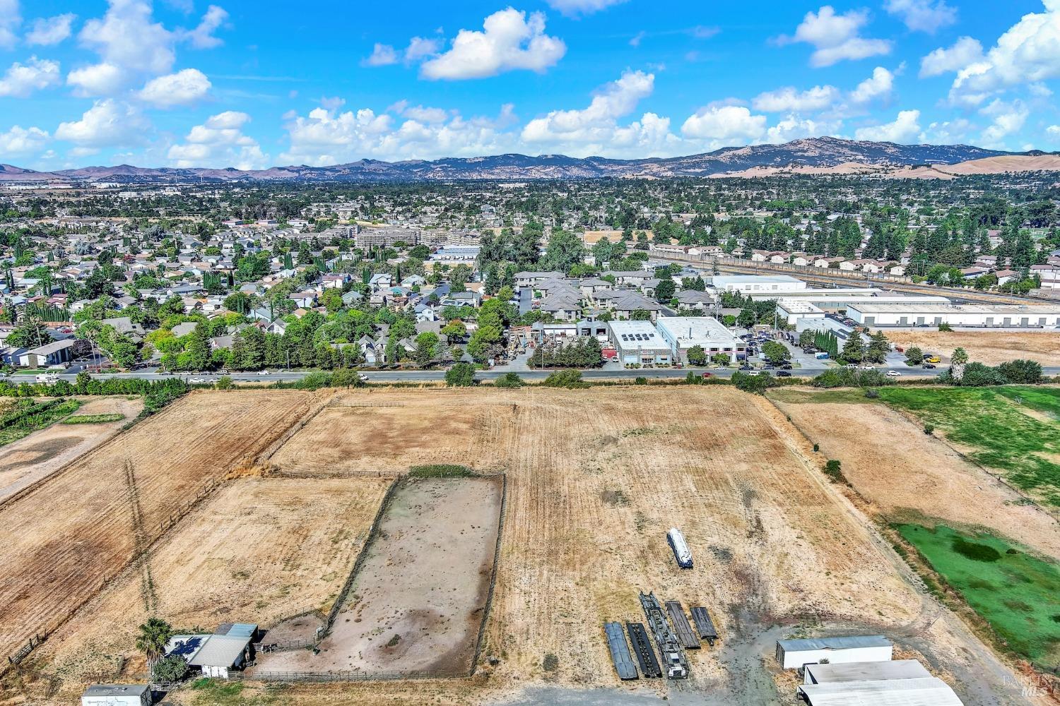 Detail Gallery Image 9 of 63 For 4465 Olive Ave, Fairfield,  CA 94533 - 3 Beds | 3 Baths