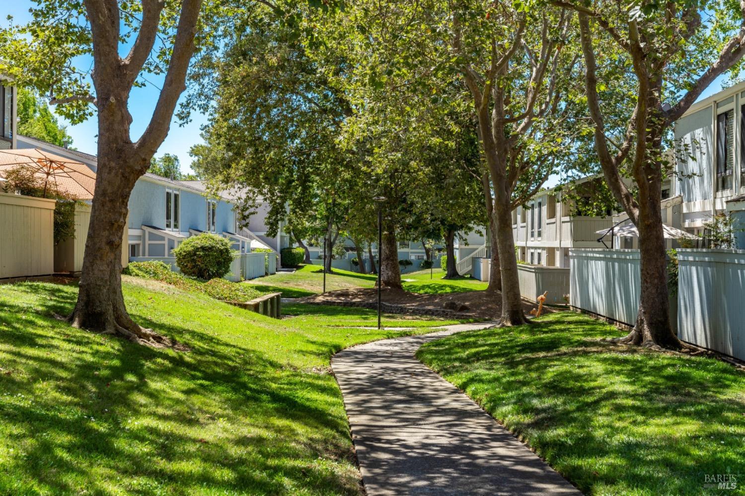 Detail Gallery Image 1 of 1 For 900 Southampton Rd #19,  Benicia,  CA 94510 - 3 Beds | 1/1 Baths