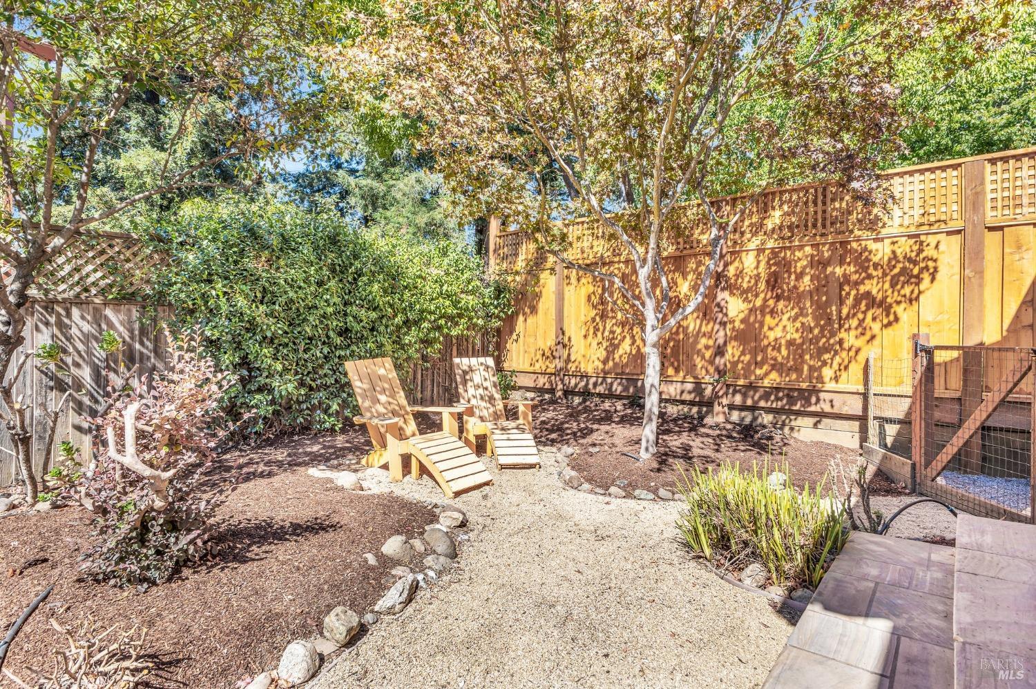 Detail Gallery Image 12 of 44 For 201 Ferrero Dr, Healdsburg,  CA 95448 - 4 Beds | 2 Baths