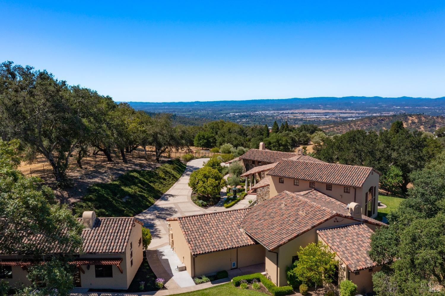 Detail Gallery Image 9 of 73 For 701 Shiloh Ter, Santa Rosa,  CA 95403 - 6 Beds | 7/1 Baths