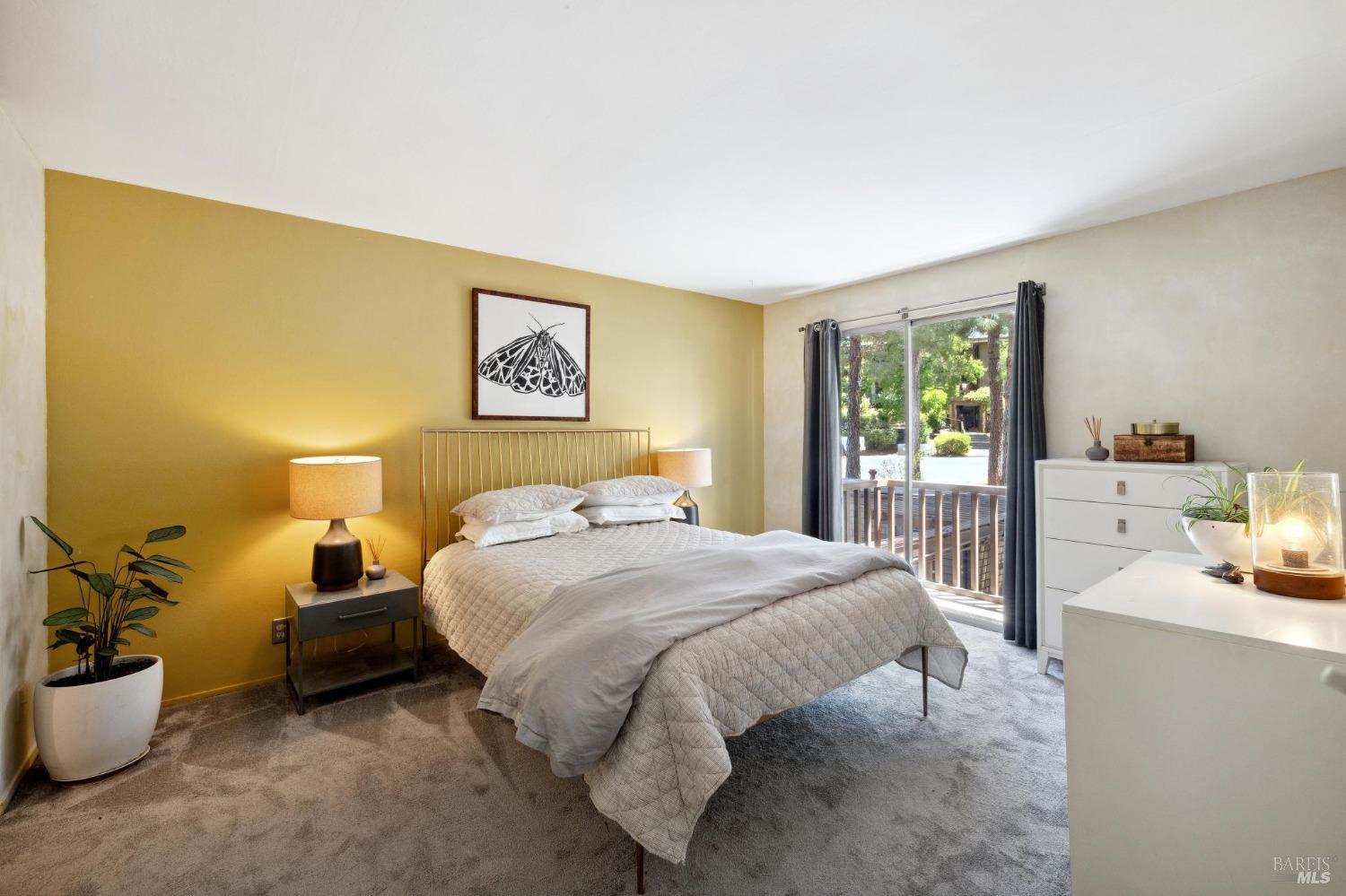 Detail Gallery Image 14 of 29 For 37 Forest Ln, San Rafael,  CA 94903 - 2 Beds | 2 Baths