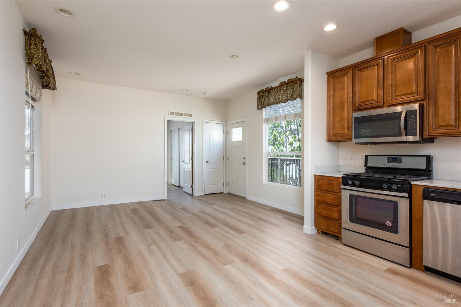 Detail Gallery Image 5 of 16 For 9 Larkspur Pl, Santa Rosa,  CA 95409 - 2 Beds | 1 Baths